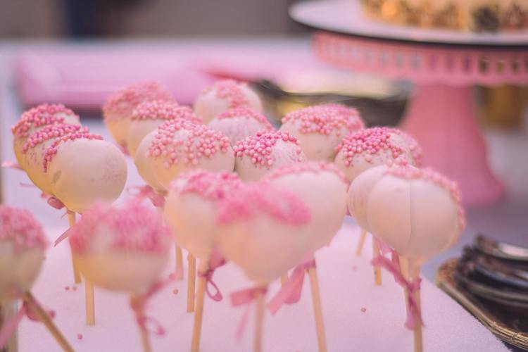 Cakepops Recipe - Pink Strawberry Cake Pops
