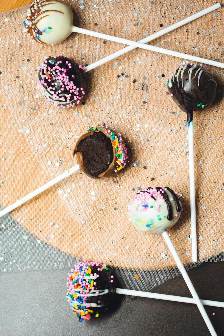 Dark Chocolate Fudge Cake Pops with Icing and Sprinkles - Cake Pop Recipe