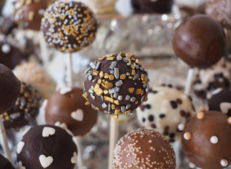 Cakepops Recipe - Chocolate Cake Pops with Gold and Silver Sprinkles